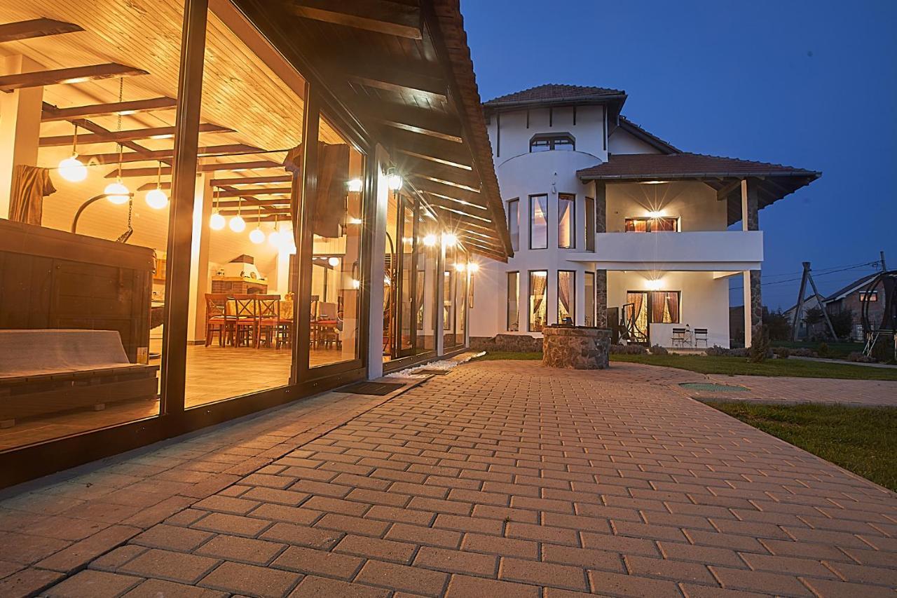 Insula Christiana Hotel คริสเตียน ภายนอก รูปภาพ
